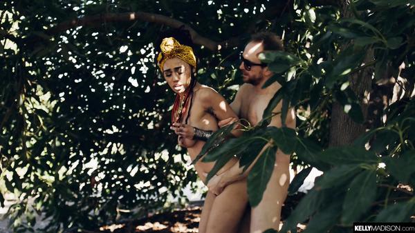 Nubian Princess Julie And White Discoverer Ryan